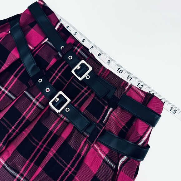 NWT 2 Pc. ‘90s Rock Star Pleated Mini Skirt and Halter Top Costume - Picture 4 of 7